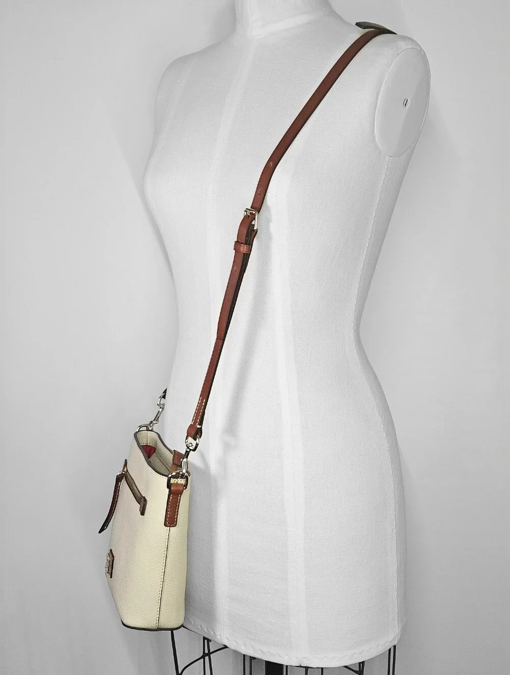 Dooney & Bourke 8x7x3